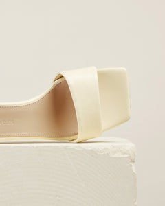 Chaise Mule, Creme chaise dear-frances 